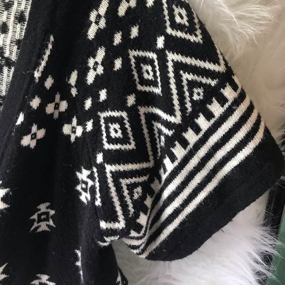 Apt. 9 Shawl - Picture 3 of 6